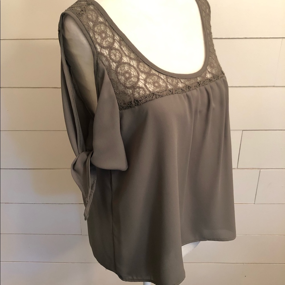 🎉🎉BOGO FREE🎉🎉ENTIRE CLOSET!!! - Picture 4 of 6